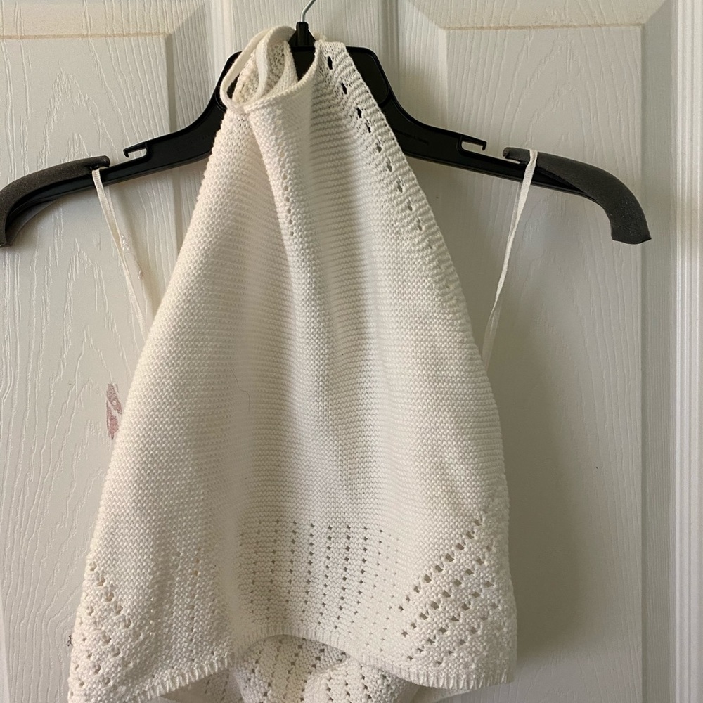 White crop top around the neck